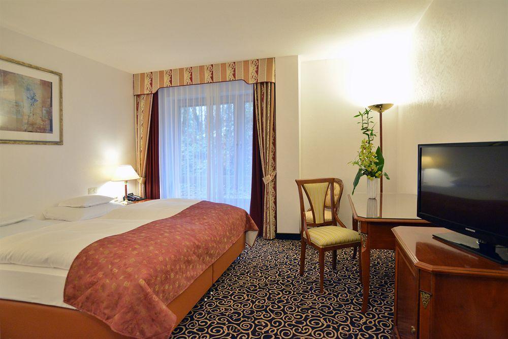 Schlosshotel Monrepos Λούντβιχσμπουργκ Εξωτερικό φωτογραφία